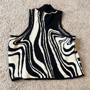 Forever 21 Black and White Graphic Crop Tank Top